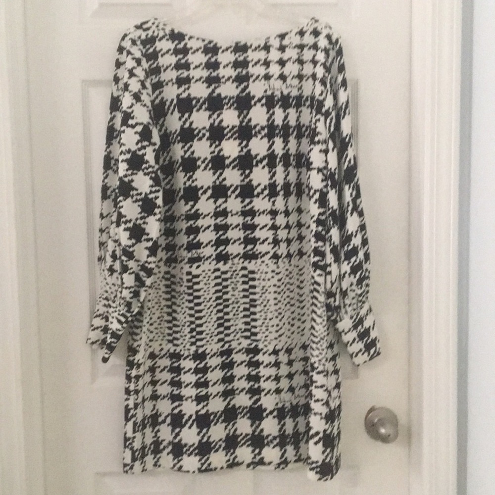 👗#13 Abstract black and white shift